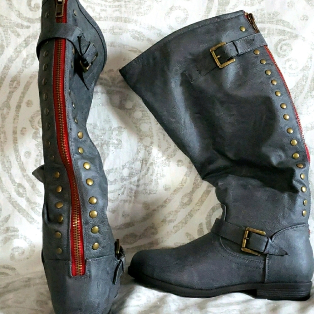 Grey boots
